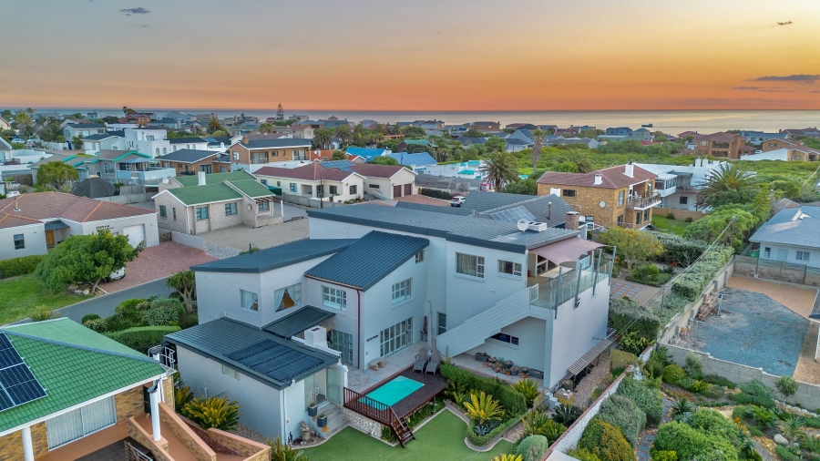 6 Bedroom Property for Sale in Yzerfontein Western Cape
